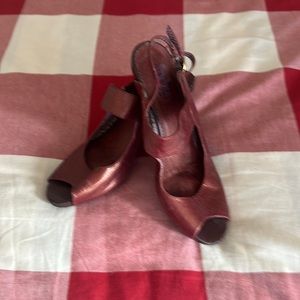 Burnt red heel shoe